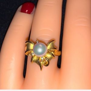 AKOYA Pearl & 18KT Gold & 7.5MM 3 Diamond Bow Ring